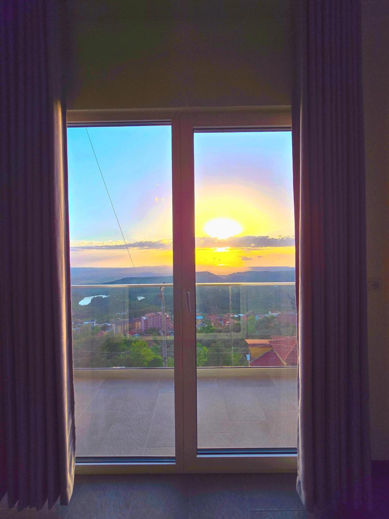 Pamja E Qyteteve Krujë Exterior foto